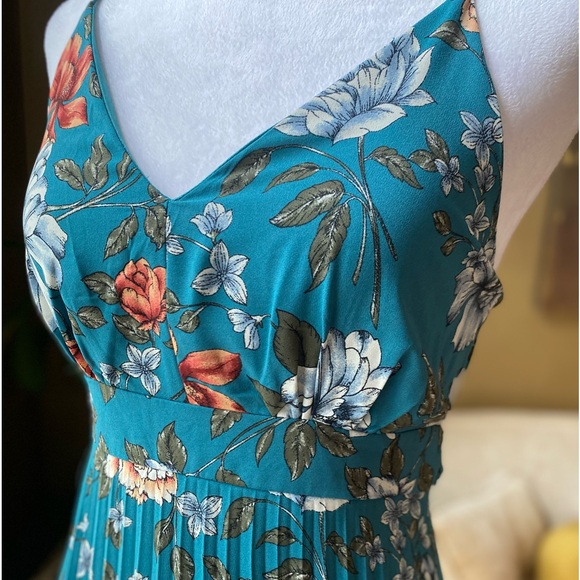 Jessica Simpson Floral Pleated Maxi Dress - Picture 5 of 12